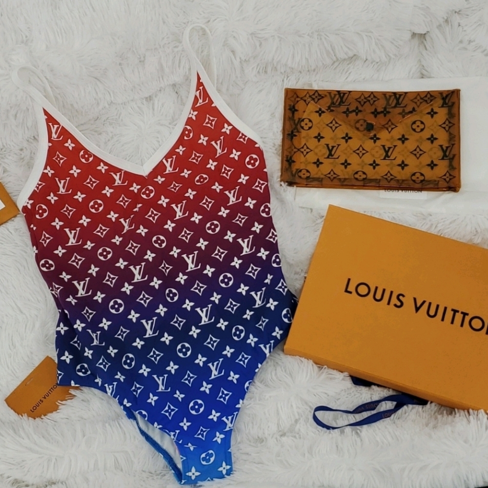 🧾🛍️SOLD OUT🛍️🧾LOUIS VUITTON "By The Pool"